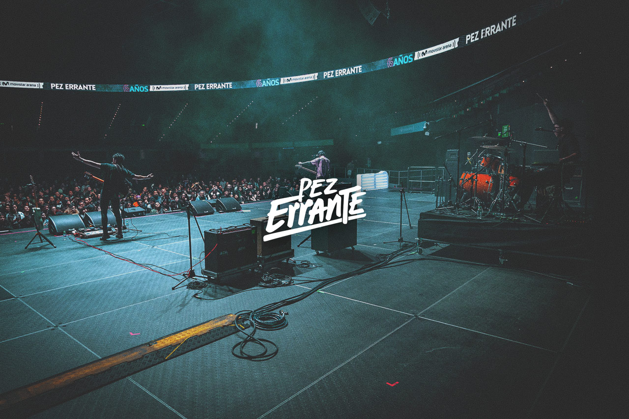 Fotografía de Pez Errante tocando en el Movistar Arena Colombia